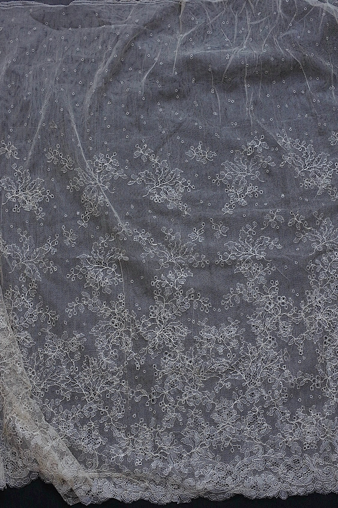 アンティークレーステープ dentelle atntique 190cm輪っか状 .FR a l'epoque