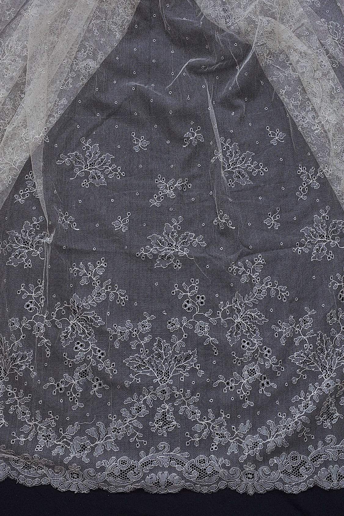 アンティークレーステープ dentelle atntique 190cm輪っか状 .FR a l'epoque