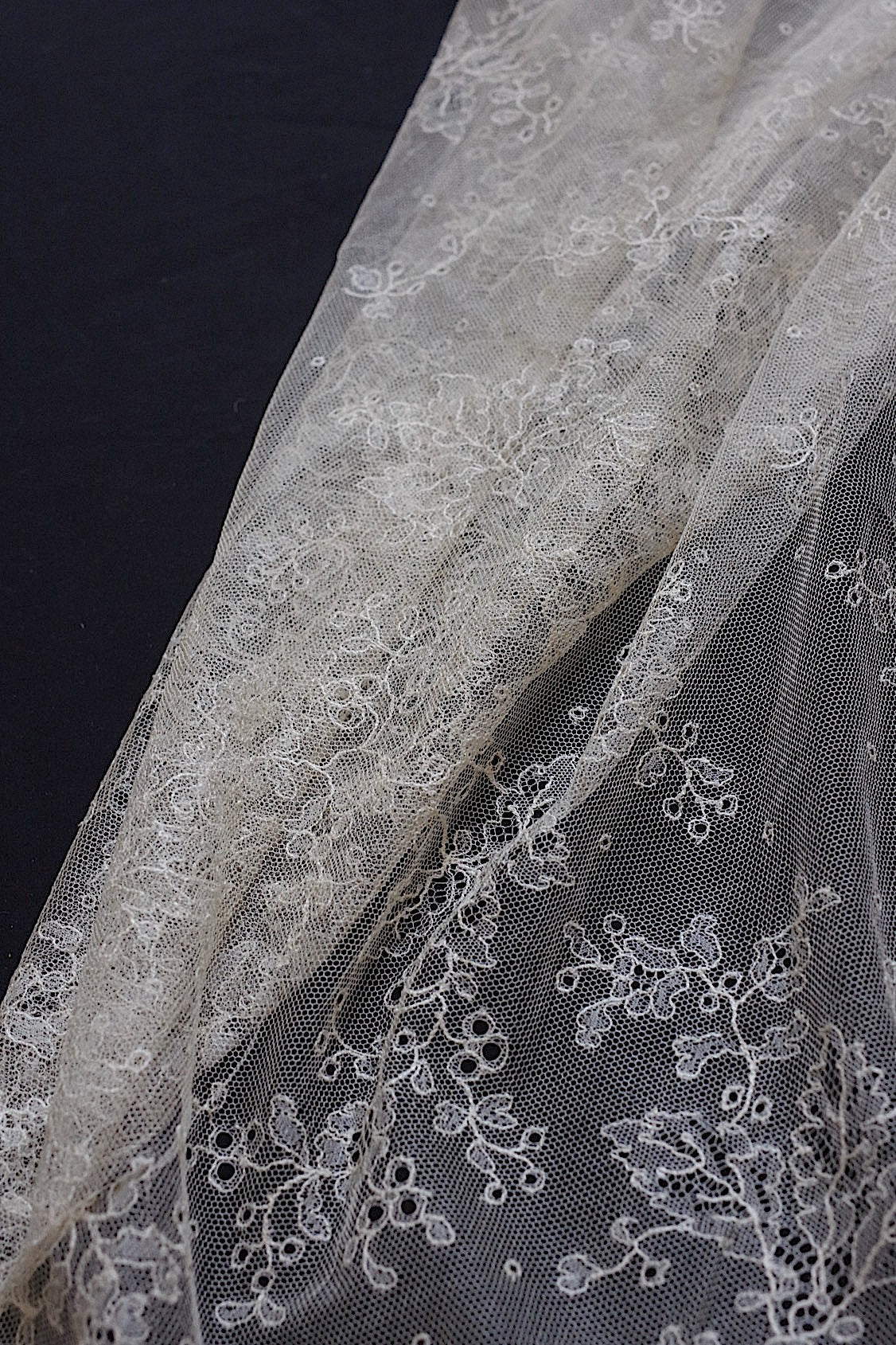 アンティークレーステープ dentelle atntique 190cm輪っか状 .FR a l'epoque