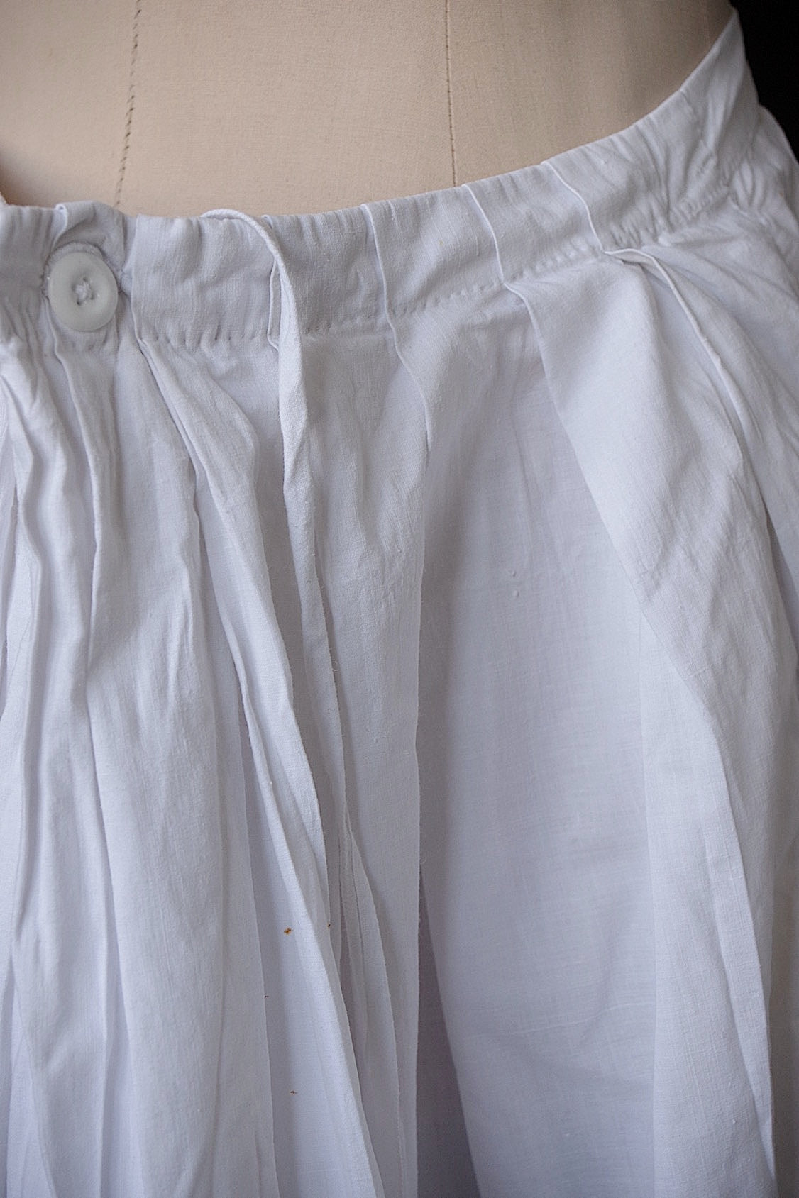 アンティークスカート vêtement antique .FR a l'epoque