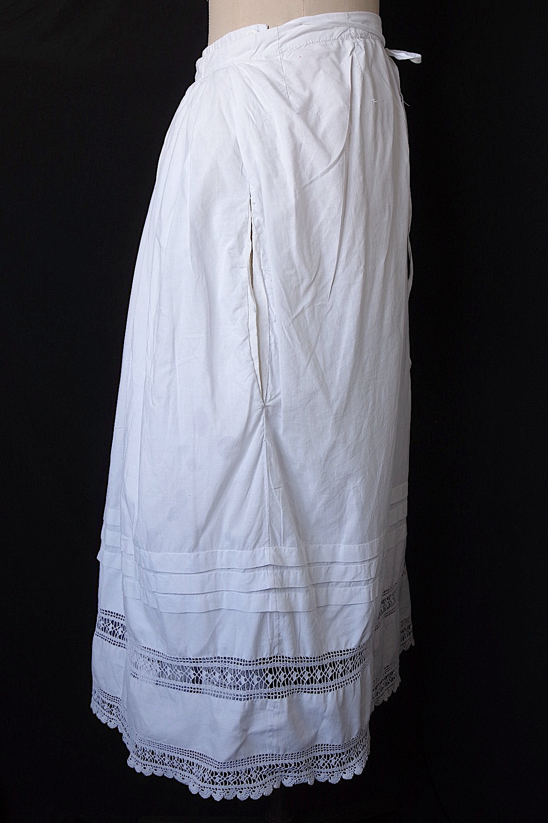 アンティークスカート vêtement antique .FR a l'epoque