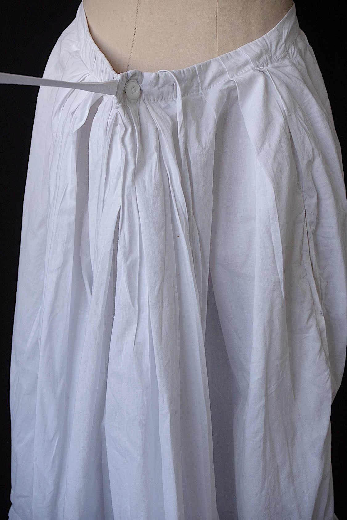 アンティークスカート vêtement antique .FR a l'epoque