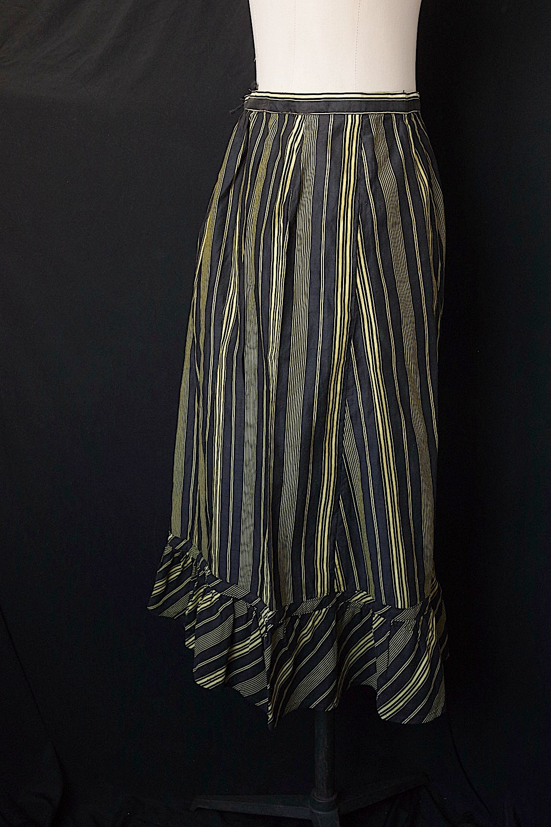 アンティークスカート vêtement antique くろ×キイロ .FR a l'epoque