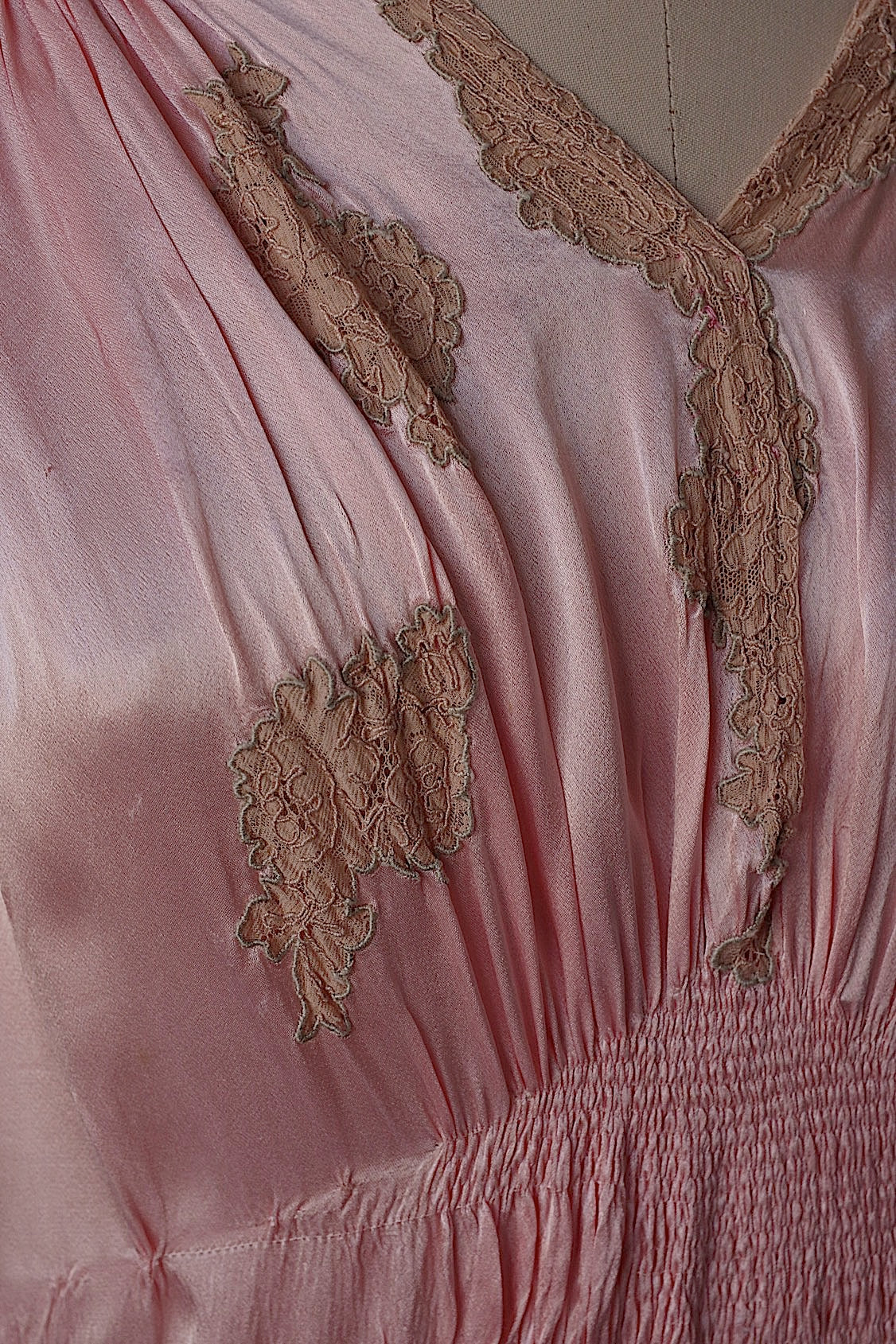 アンティークワンピース vêtement antique ピンク .FR a l'epoque