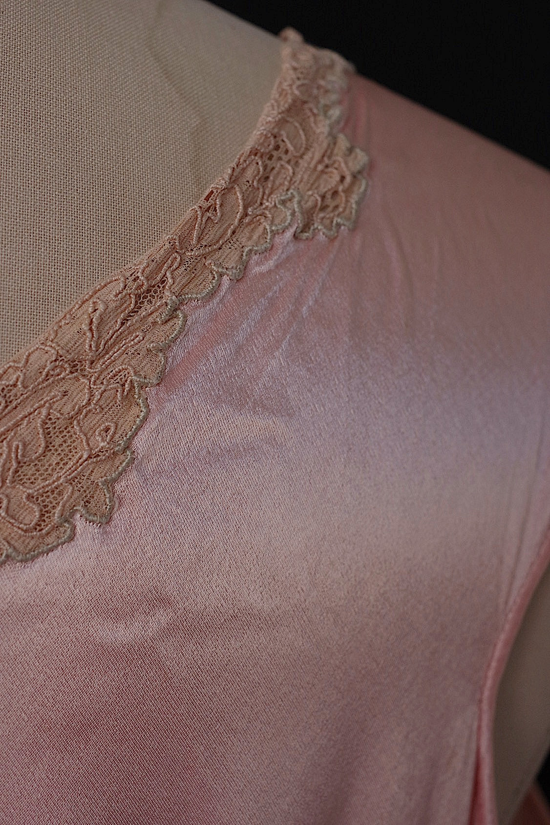 アンティークワンピース vêtement antique ピンク .FR a l'epoque