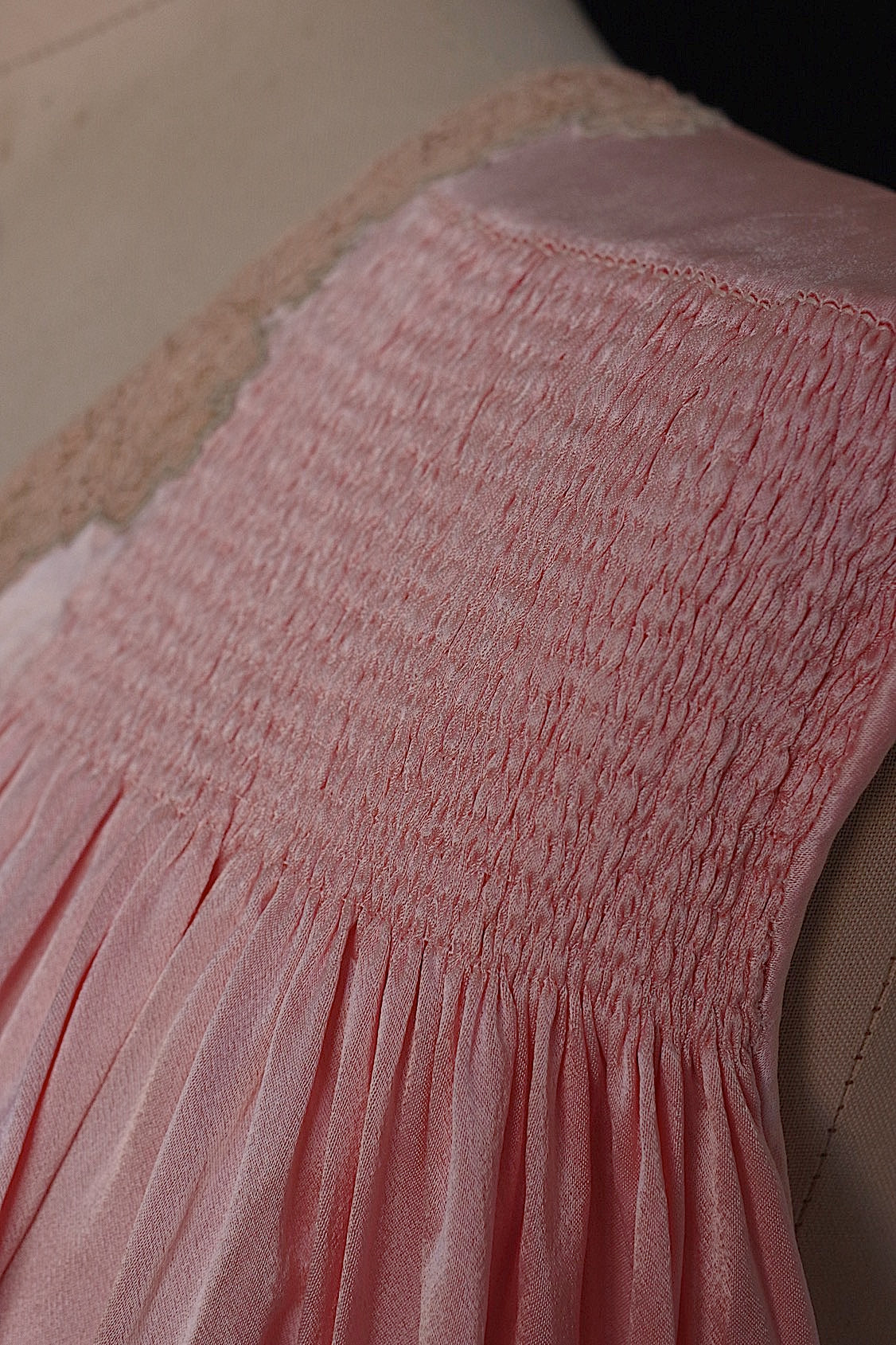 アンティークワンピース vêtement antique ピンク .FR a l'epoque