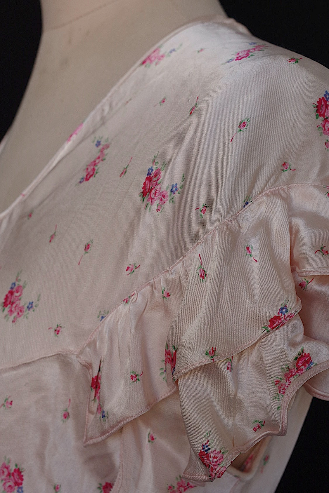 アンティークワンピース vêtement antique 花柄 .FR a l'epoque