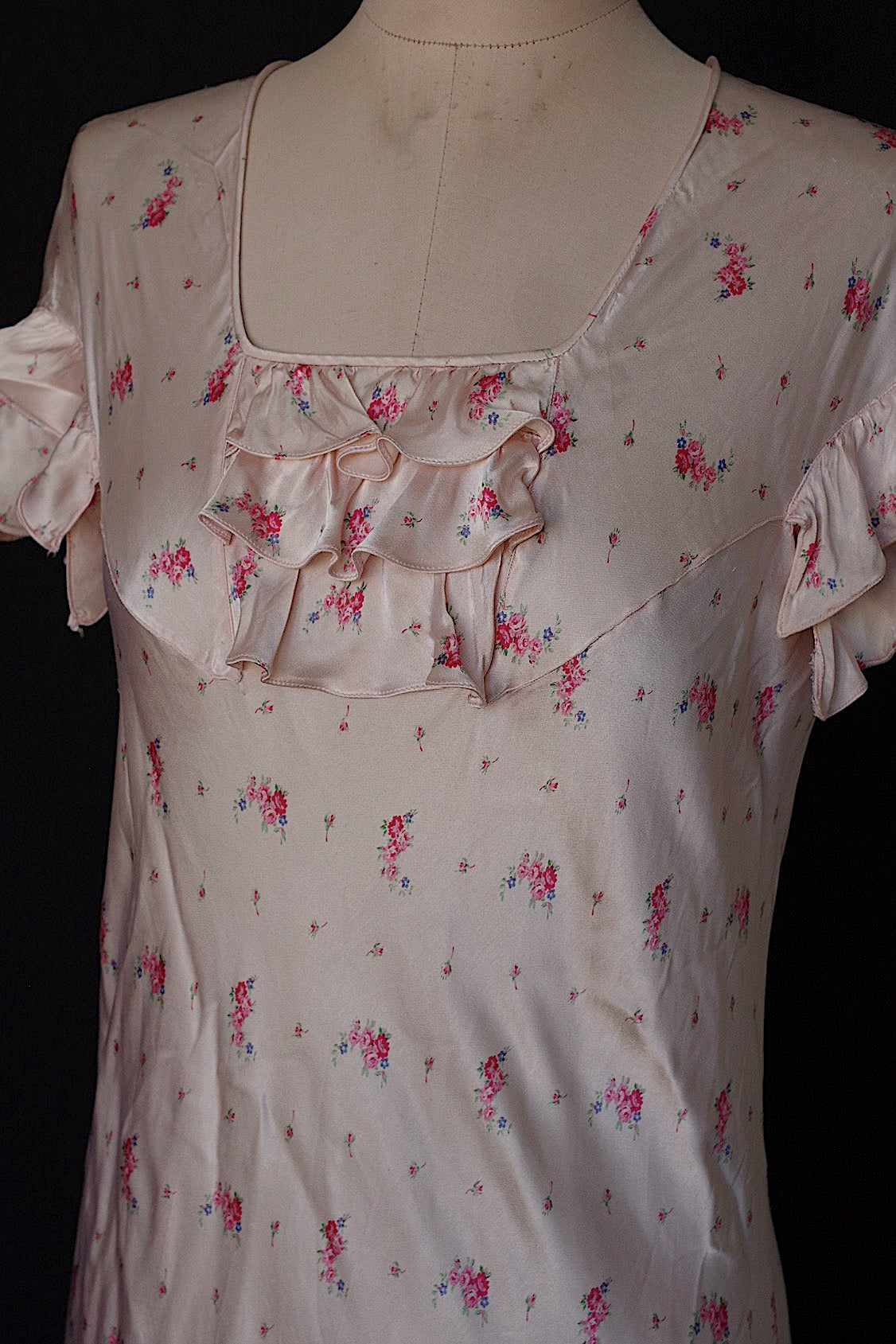 アンティークワンピース vêtement antique 花柄 .FR a l'epoque