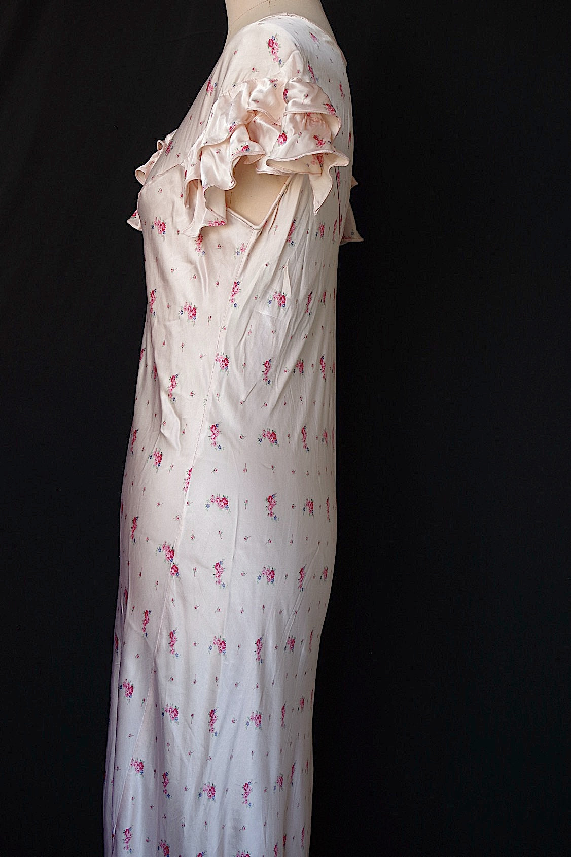 アンティークワンピース vêtement antique 花柄 .FR a l'epoque