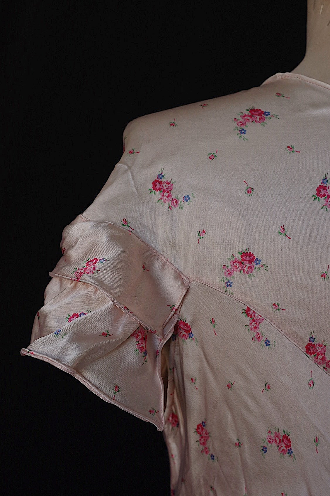 アンティークワンピース vêtement antique 花柄 .FR a l'epoque