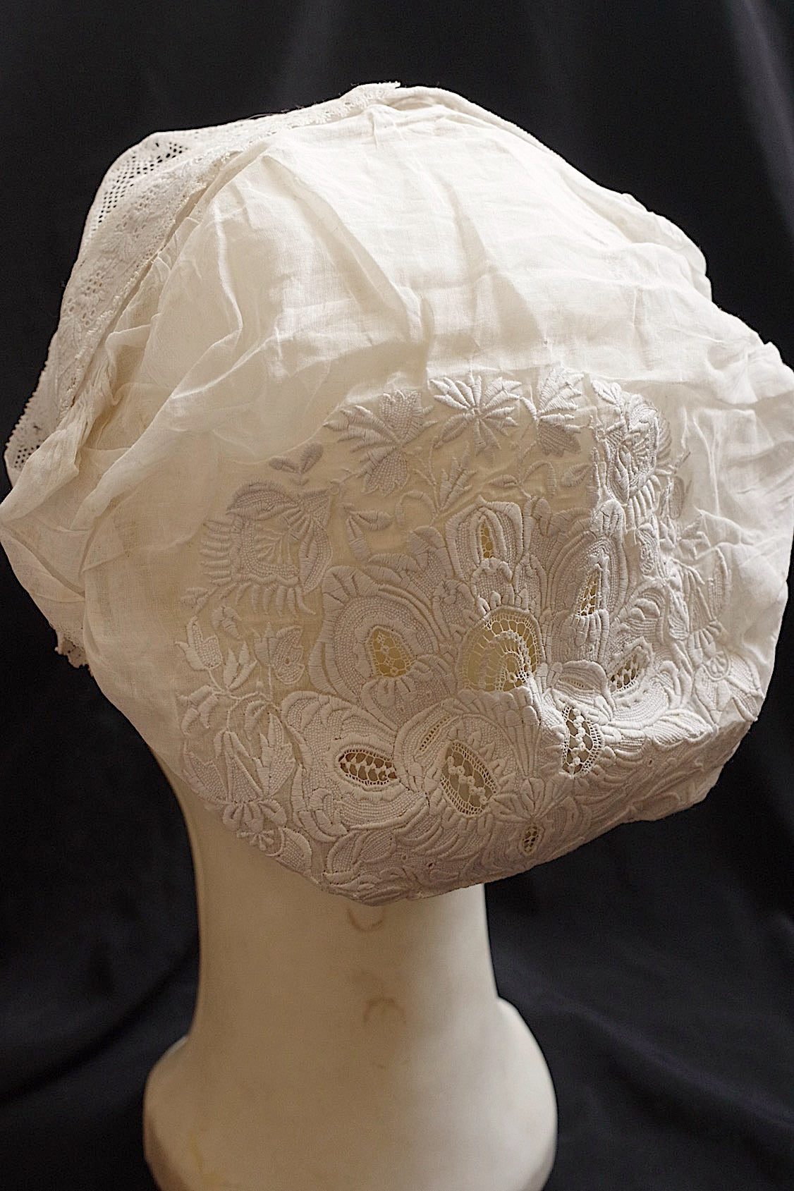 アンティーク刺繍ボネ bonnette antique .FR a l'epoque