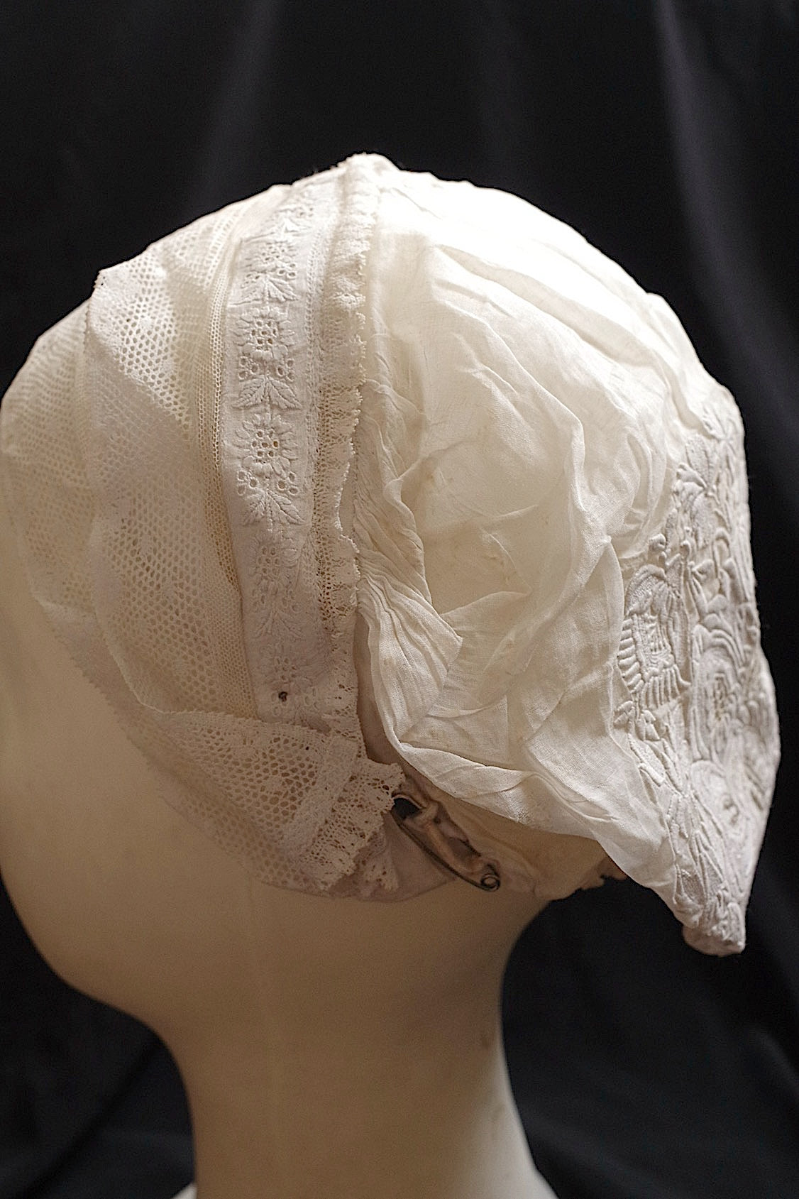 アンティーク刺繍ボネ bonnette antique .FR a l'epoque