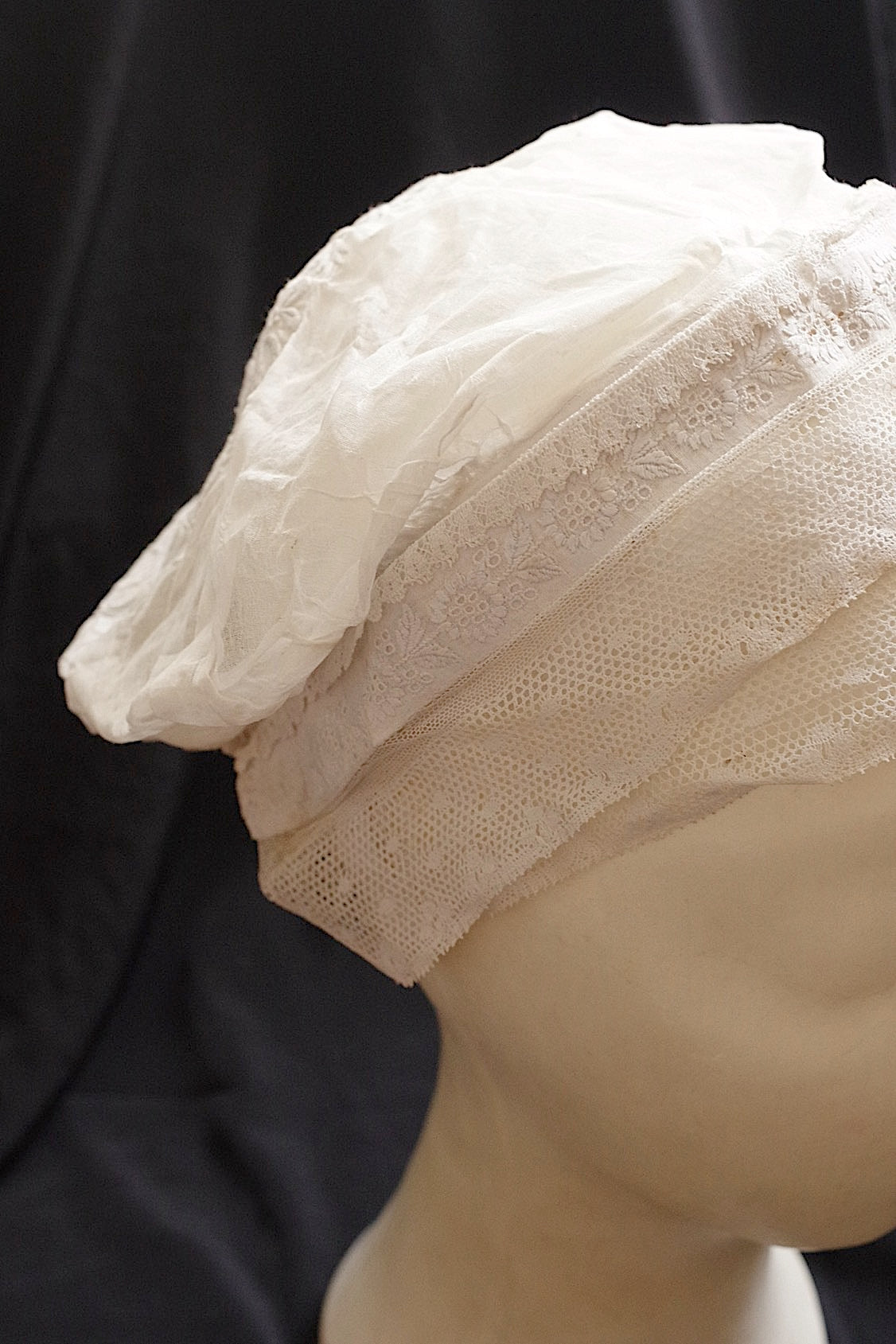 アンティーク刺繍ボネ bonnette antique .FR a l'epoque