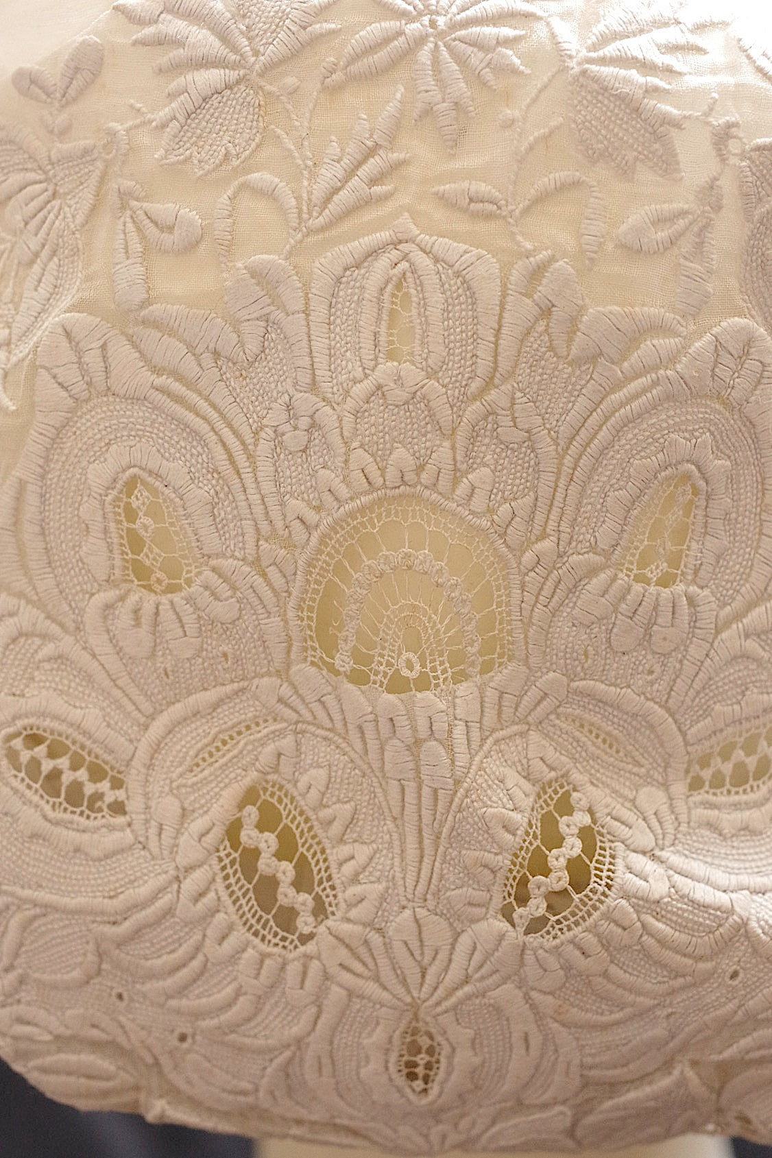 アンティーク刺繍ボネ bonnette antique .FR a l'epoque