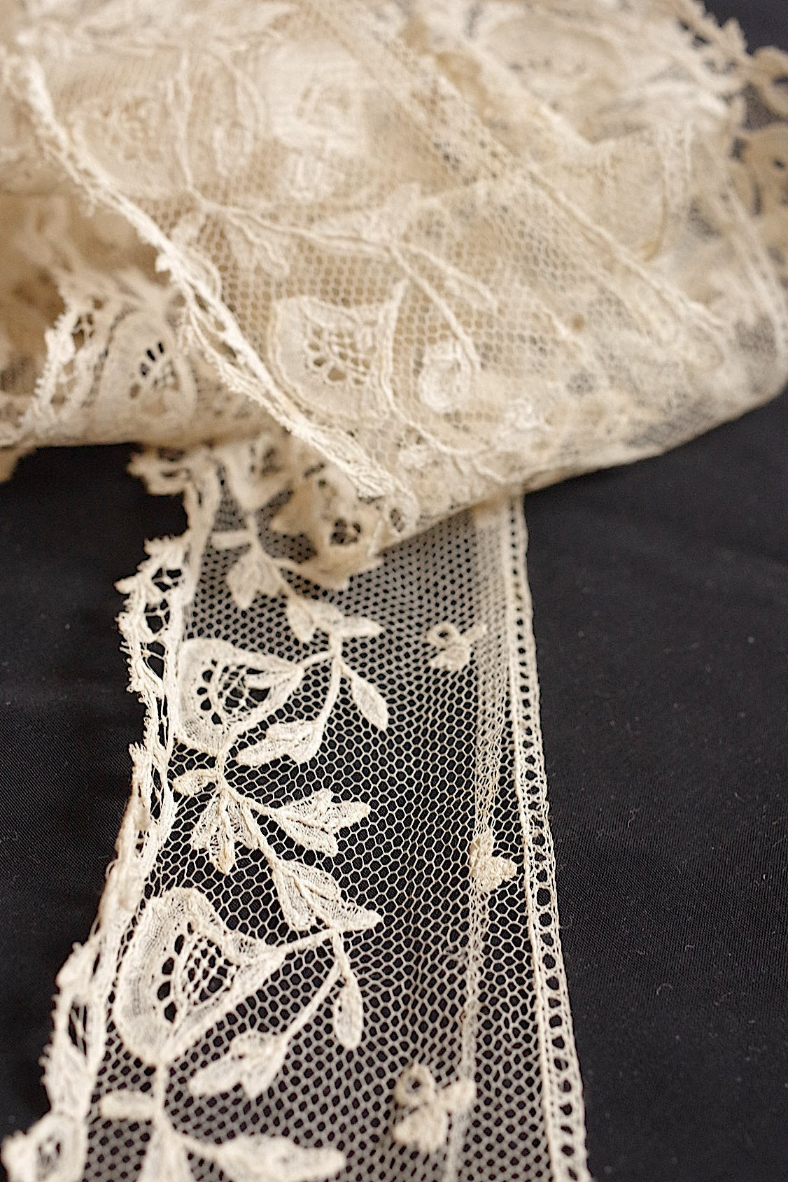 アンティークレース dentelle antique 265cm .FR a l'epoque