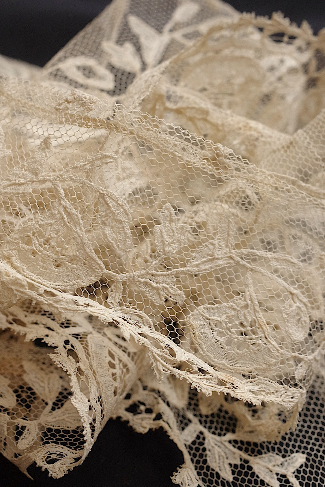 アンティークレース dentelle antique 265cm .FR a l'epoque