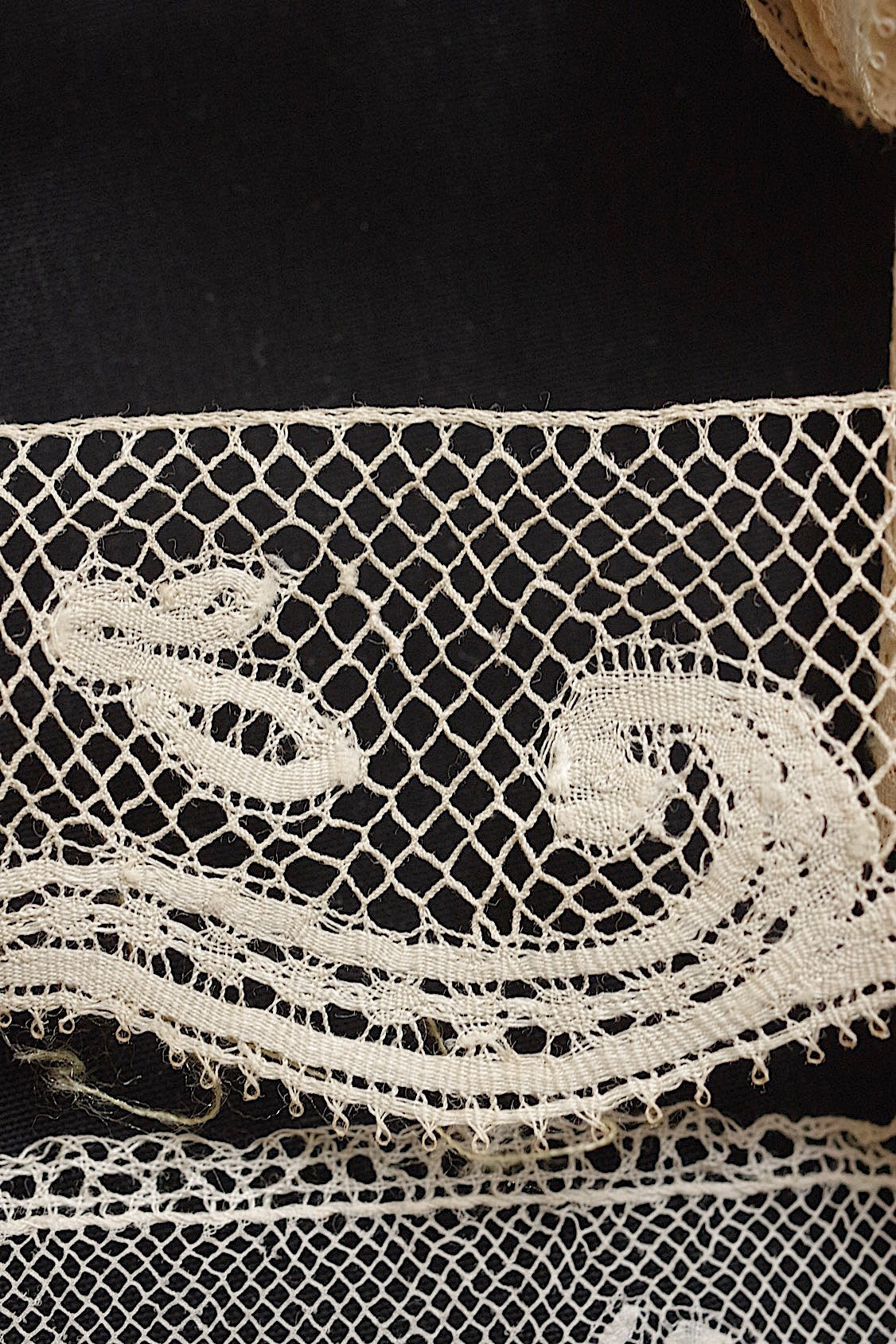 アンティークレース dentelle antique 172cm 183cm 109cm .FR a l'epoque