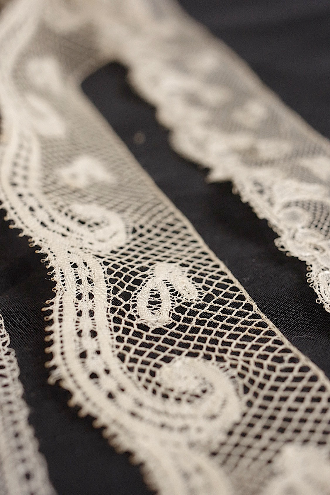 アンティークレース dentelle antique 172cm 183cm 109cm .FR a l'epoque