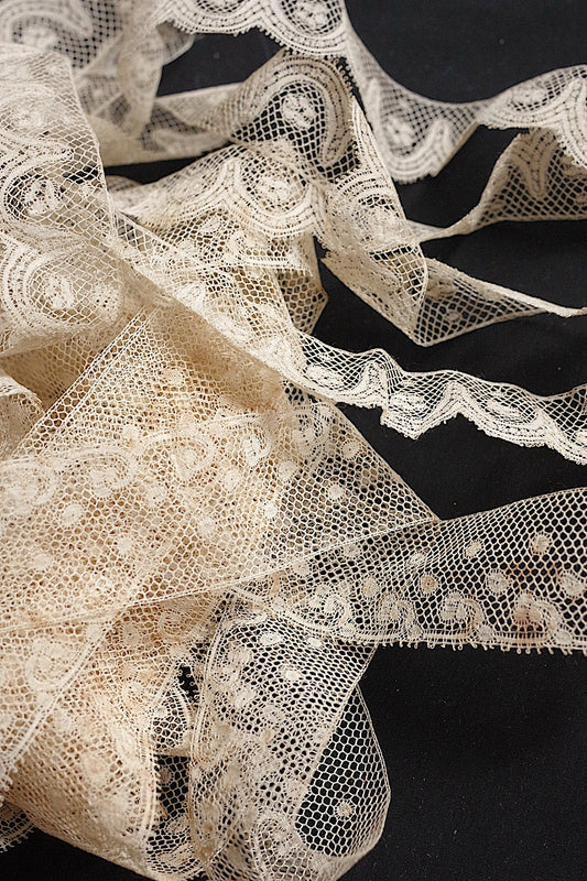 アンティークレース dentelle antique 200cm 360cm .FR a l'epoque