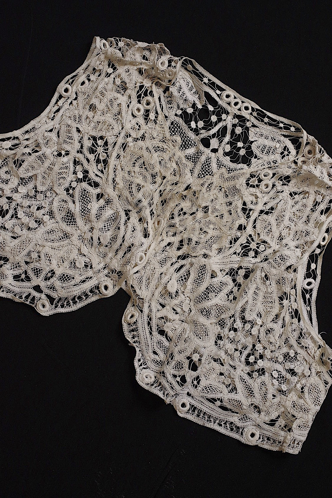 アンティークレース dentelle antique 小さなジレ .FR a l'epoque