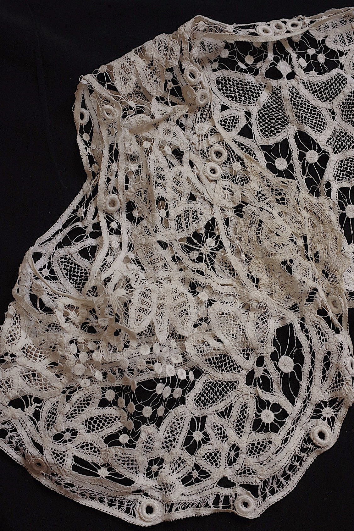 アンティークレース dentelle antique 小さなジレ .FR a l'epoque
