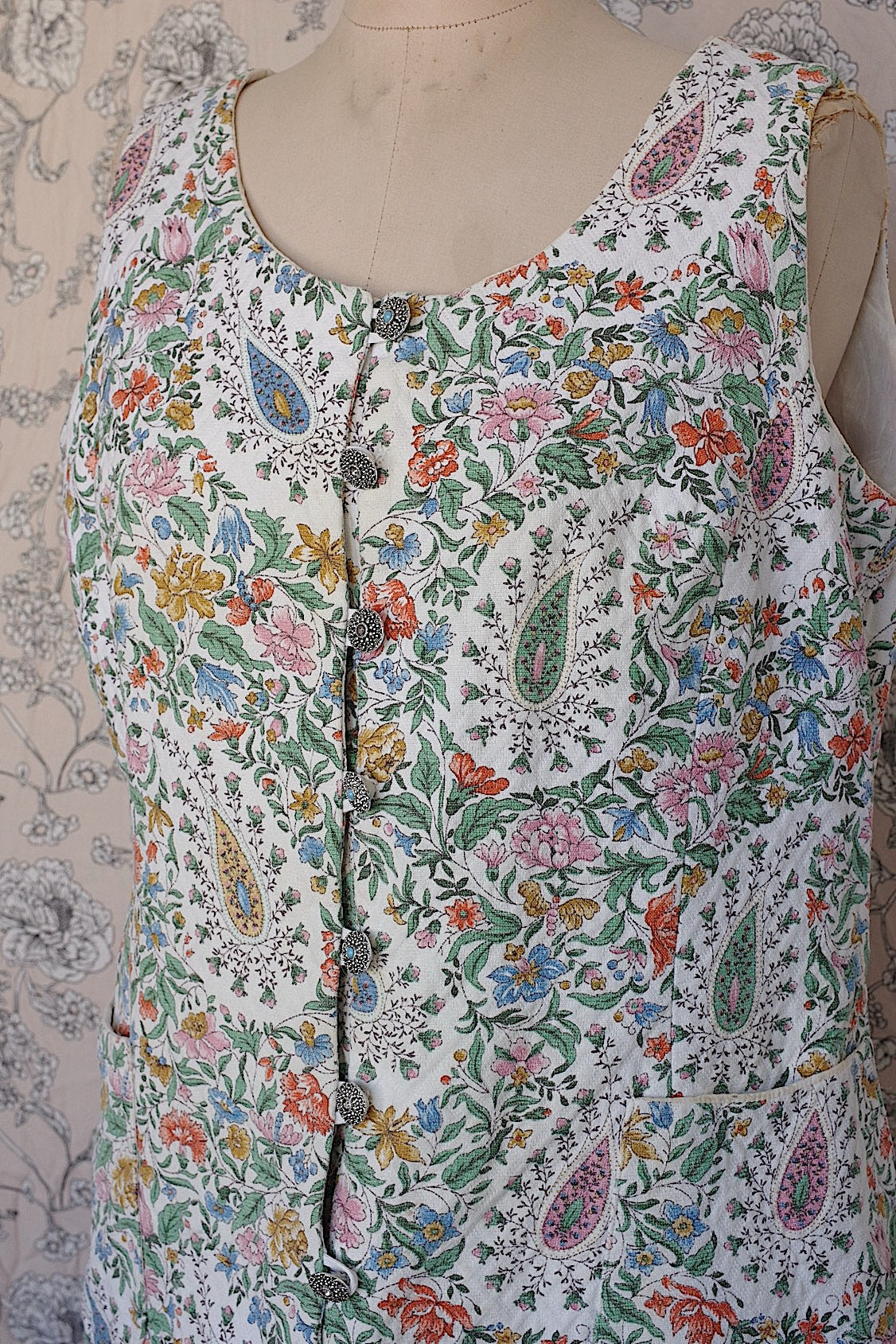 ヴィンテージワンピース vêtement vintageリバティー柄 .FR a l'epoque