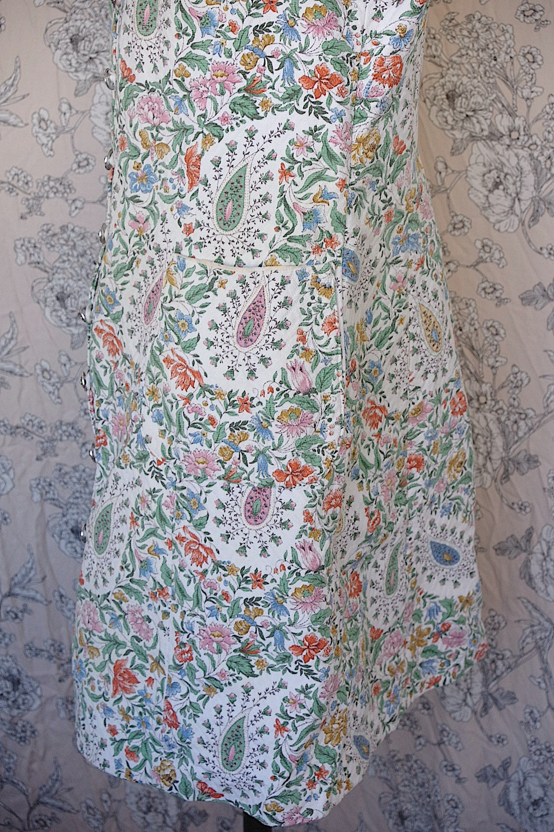 ヴィンテージワンピース vêtement vintageリバティー柄 .FR a l'epoque