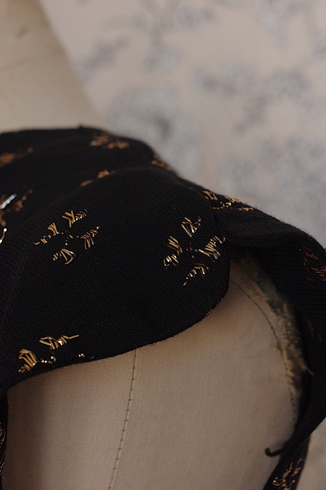 ヴィンテージtops vêtement vintage 黒トップ .FR a l'epoque