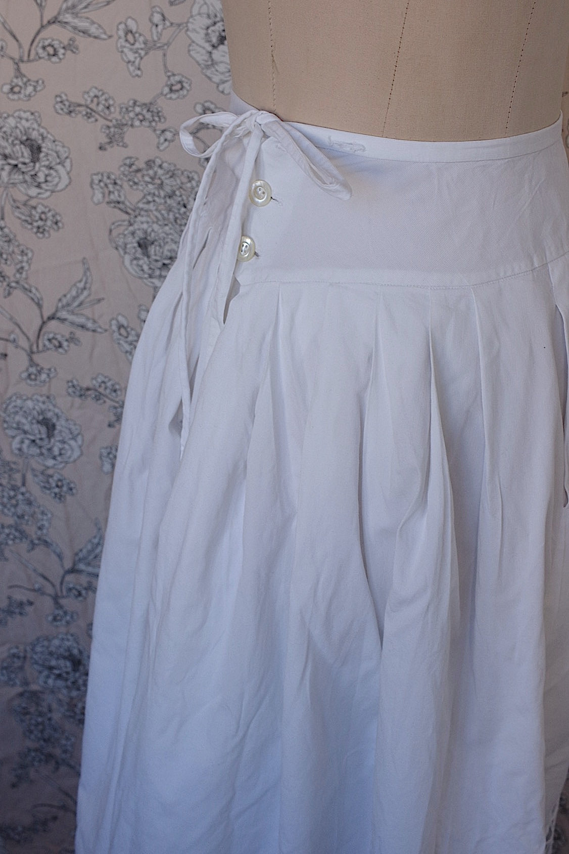 ヴィンテージスカート vêtement vintage Emmanuelle Khanh .FR a l'epoque