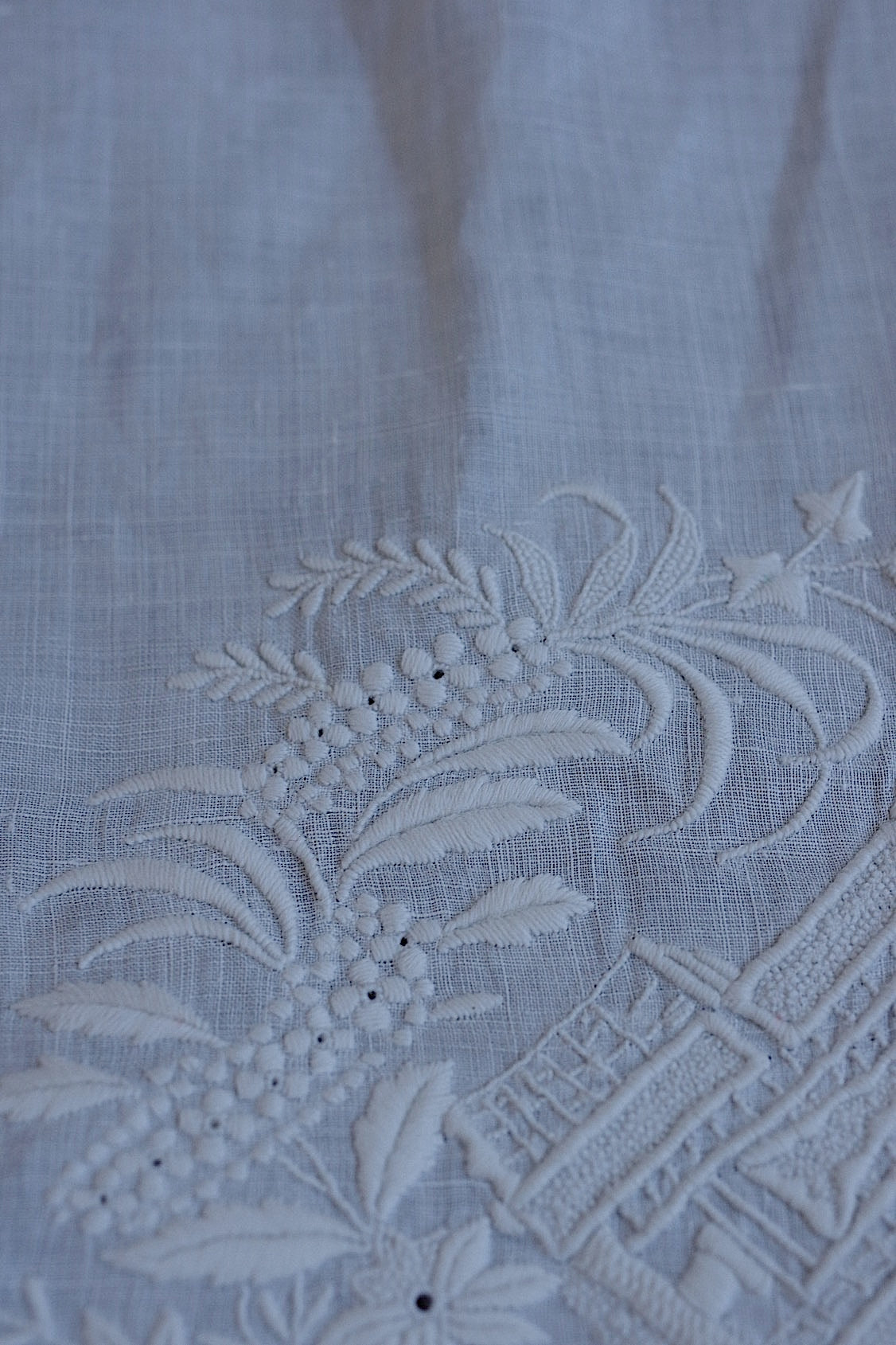 アンティーク刺繍ハンカチ mouchoir antique 2 .FR a l'epoque