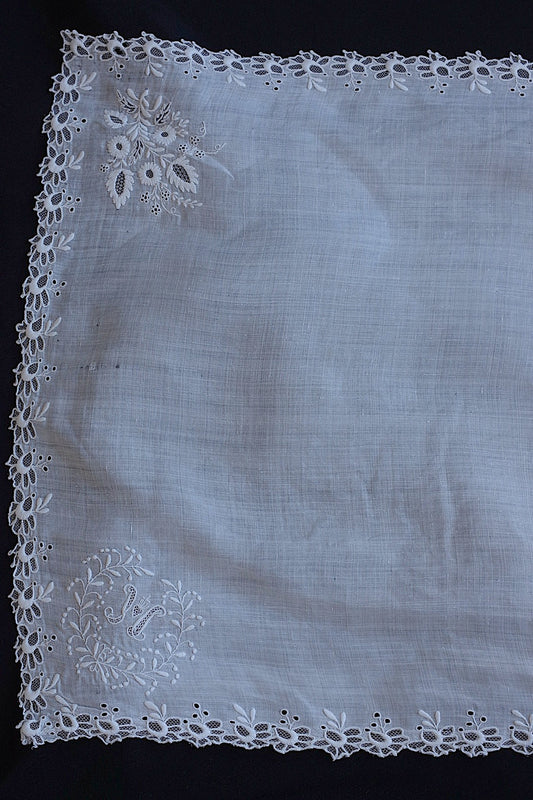 アンティーク刺繍ハンカチ mouchoir antique4 .FR a l'epoque