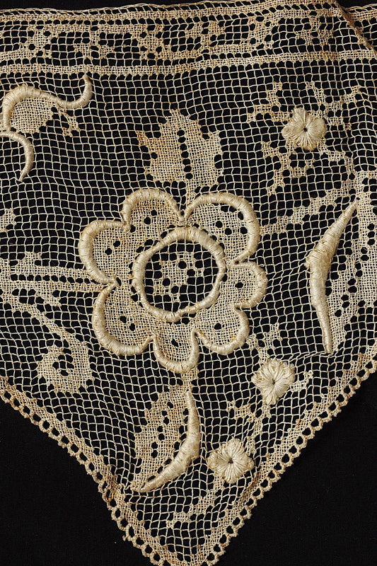 アンティークレース dentelle antique antique lace インテテリア用レース .FR a l'epoque