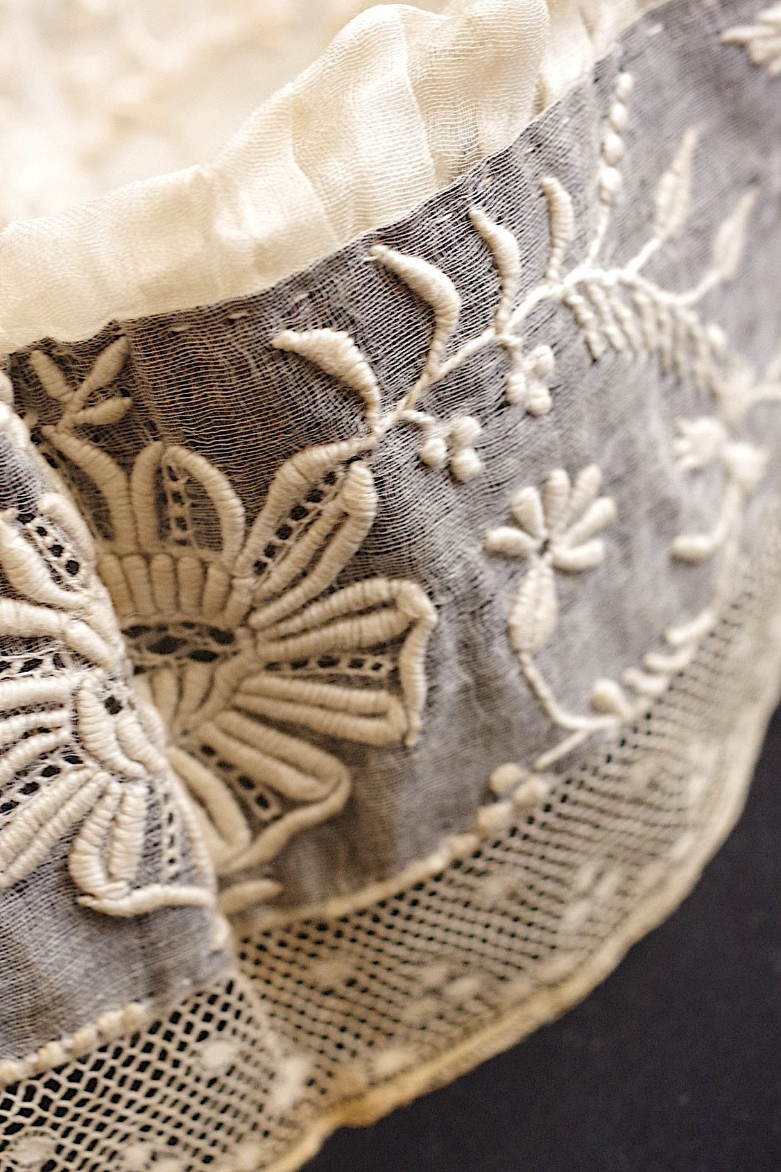 アンティークレース antique dentelle ボネ2つ .FR a l'epoque