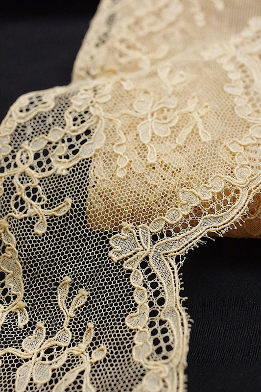 アンティークレース dentelle antique 140cm 250cm .FR a l'epoque