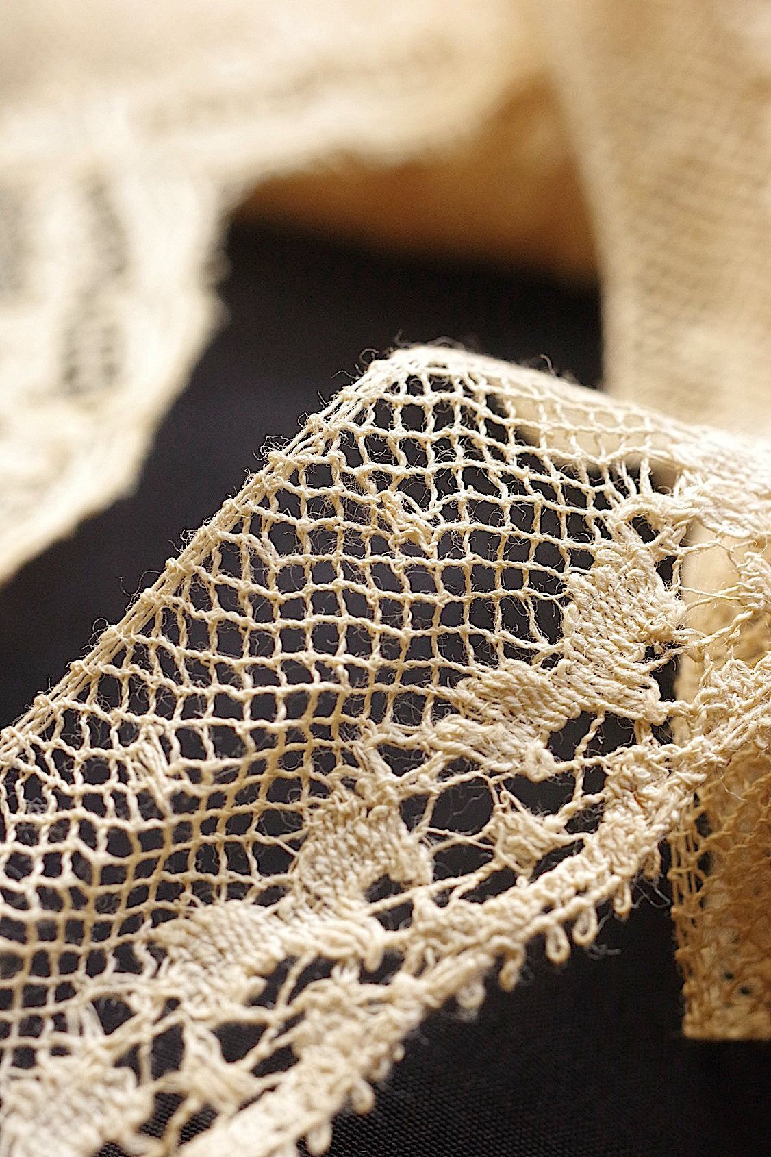 アンティークレース dentelle antique 140cm 250cm .FR a l'epoque