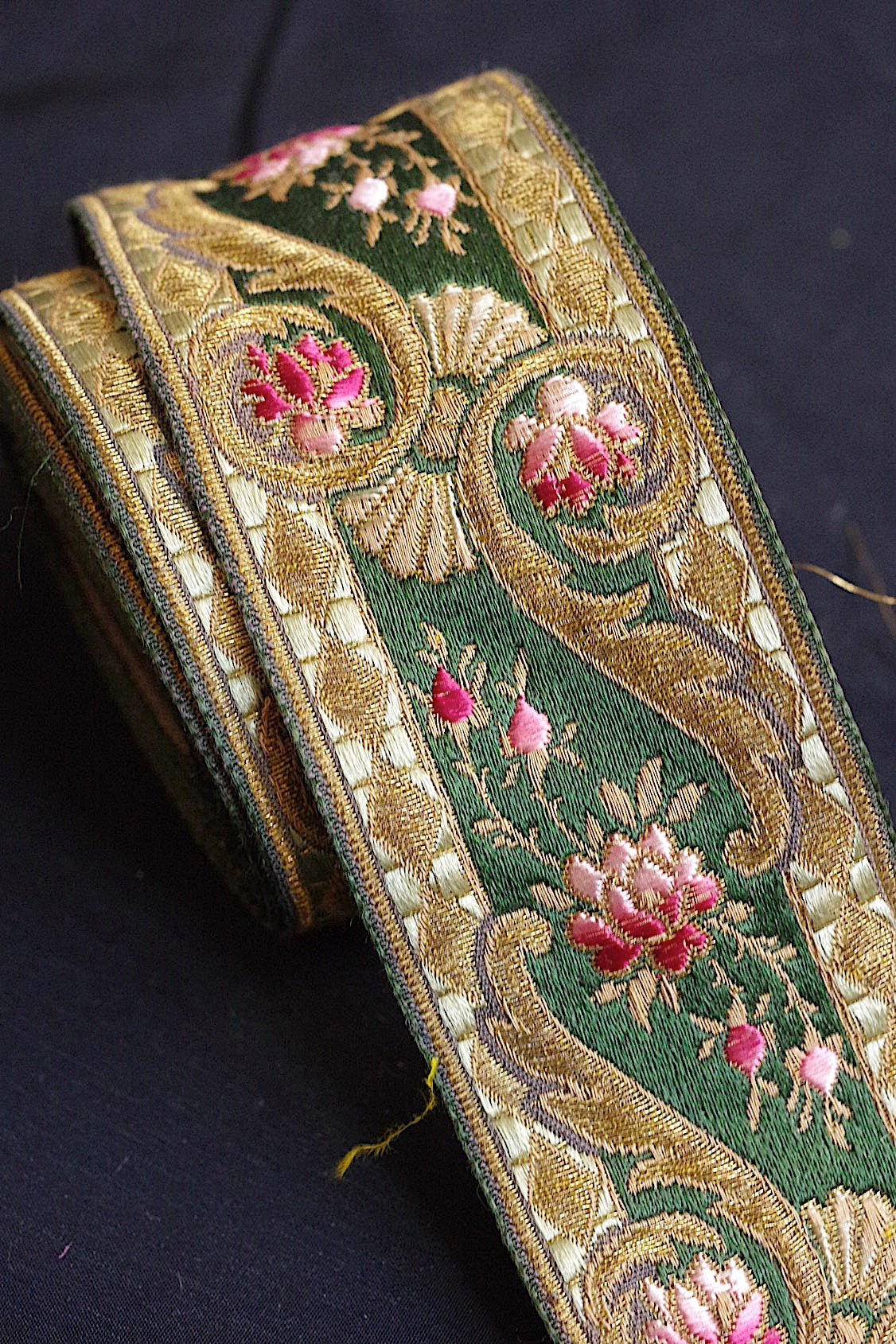 アンティークリボン ruban antique .FR a l'epoque