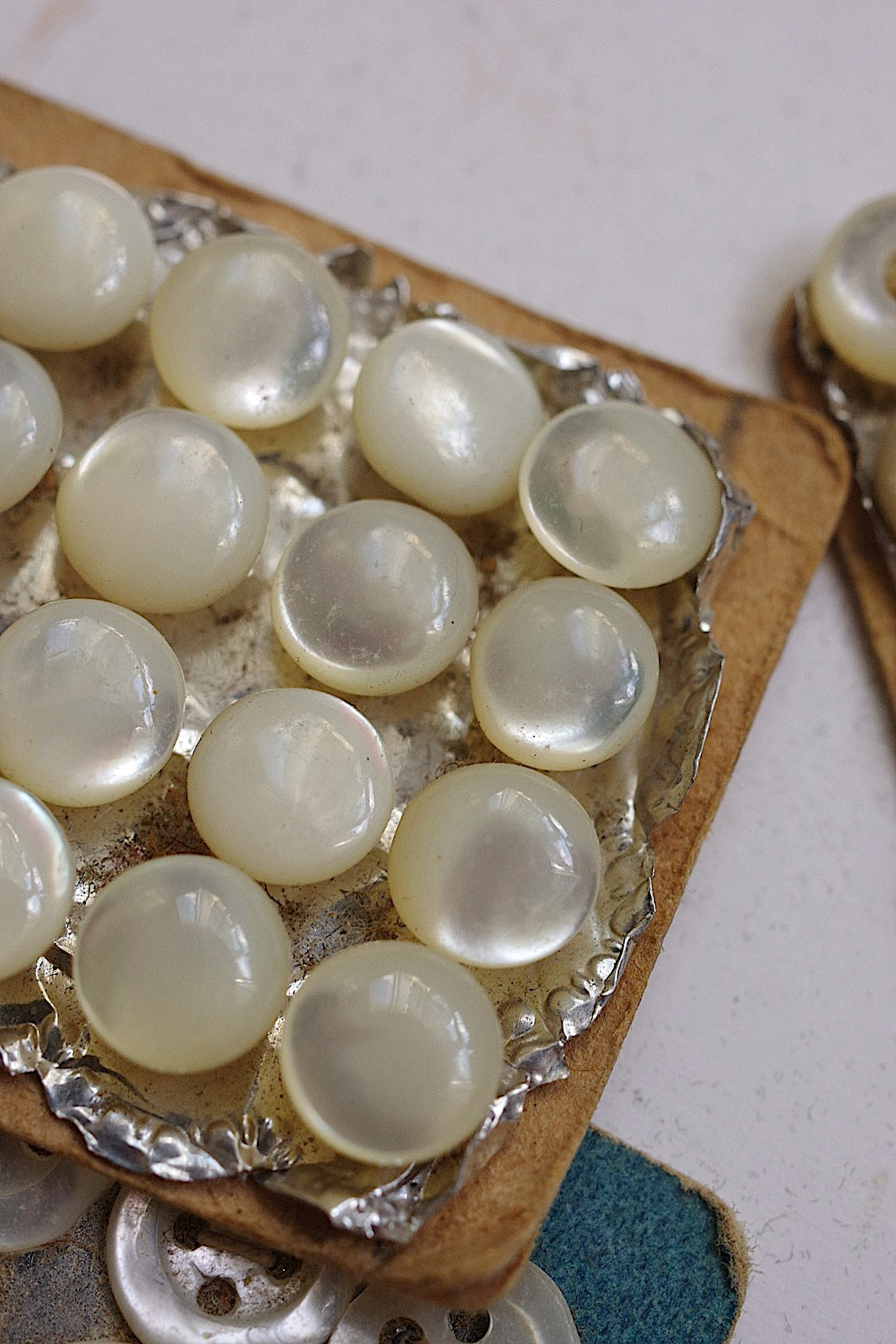 アンティークボタン bouton antique 小さなボタン1 .FR a l'epoque