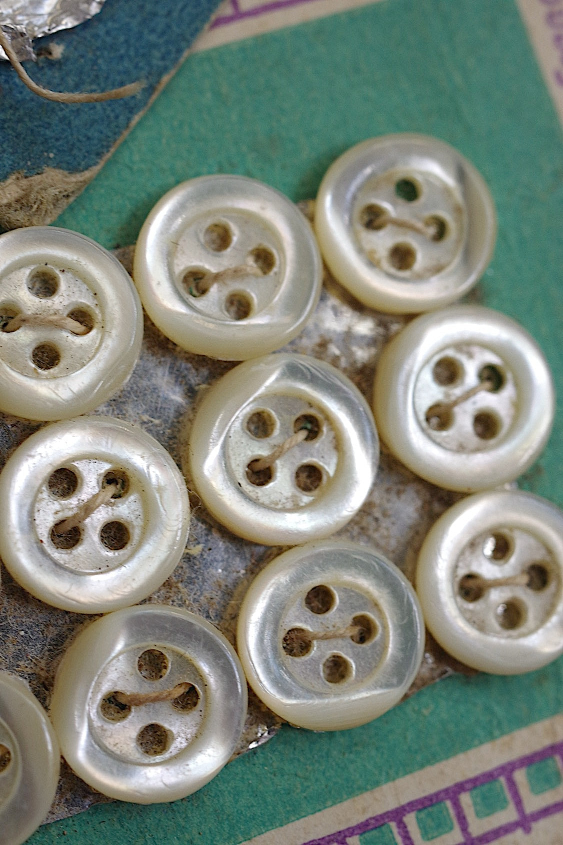 アンティークボタン bouton antique 小さなボタン1 .FR a l'epoque