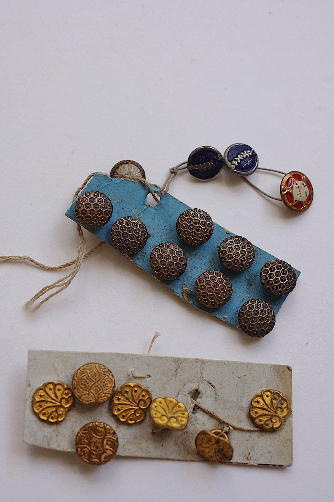 アンティークボタン bouton antique 小さなボタン3 .FR a l'epoque