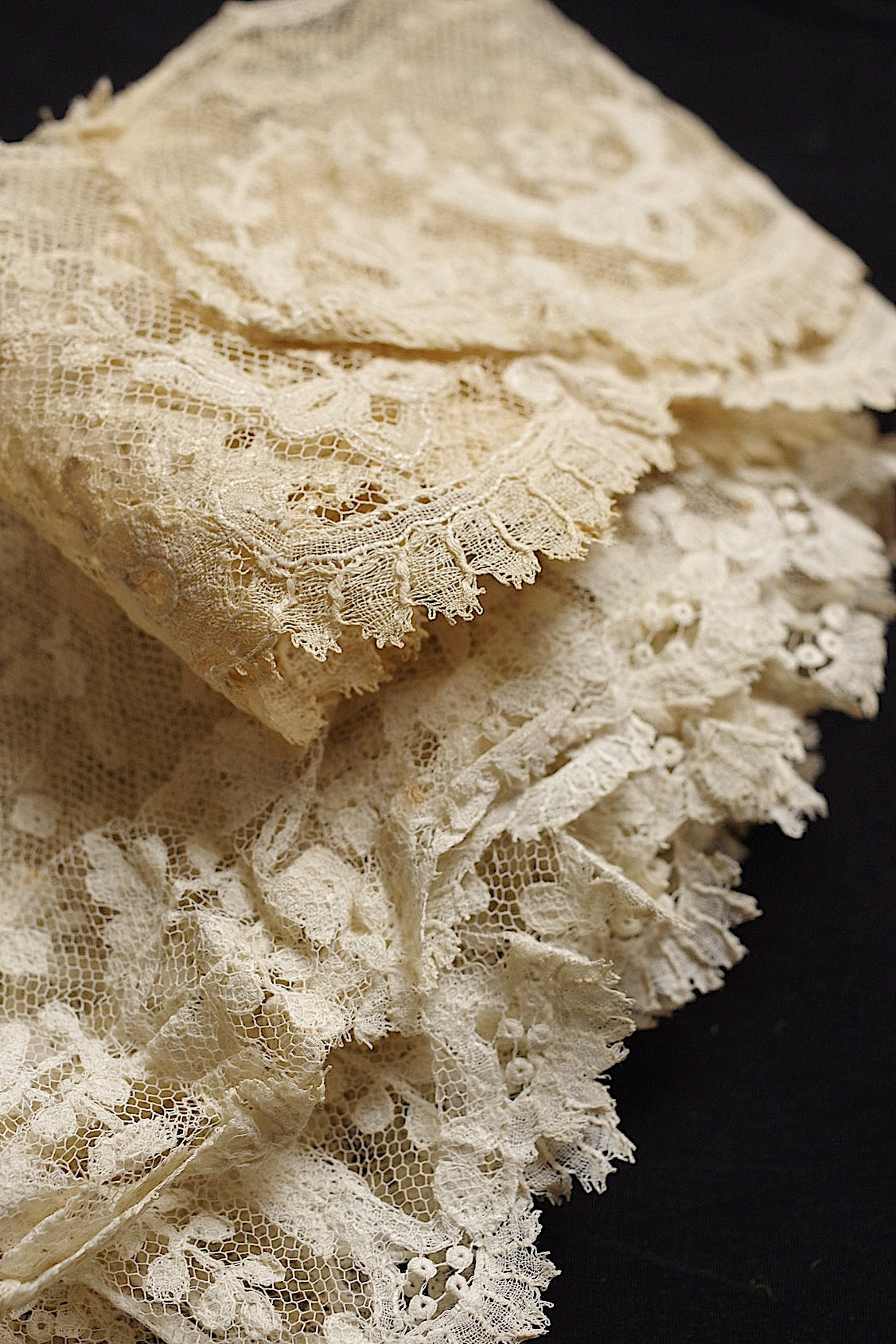 アンティークレース dentelle antique lace アプリカッションアングレテール ハギレ .FR a l'epoque