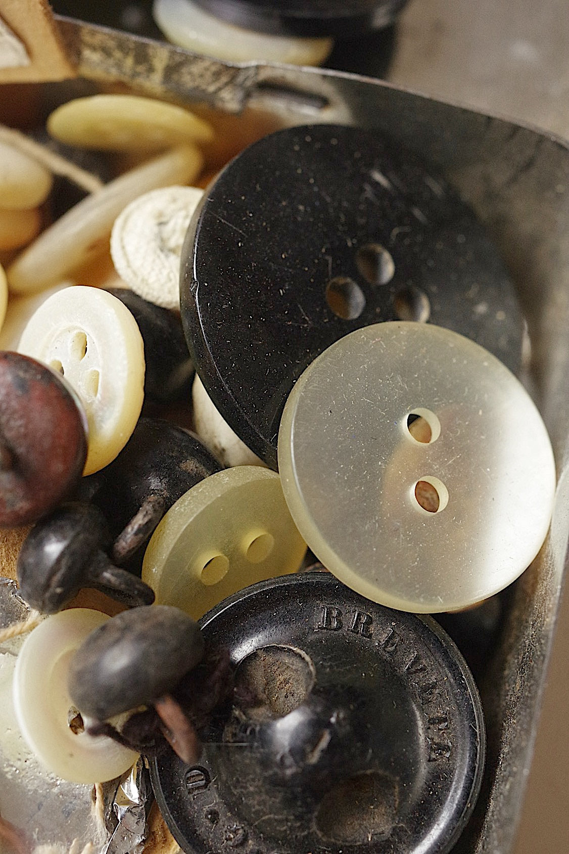 アンティークボタン antique boutton lots4 .FR a l'epoque