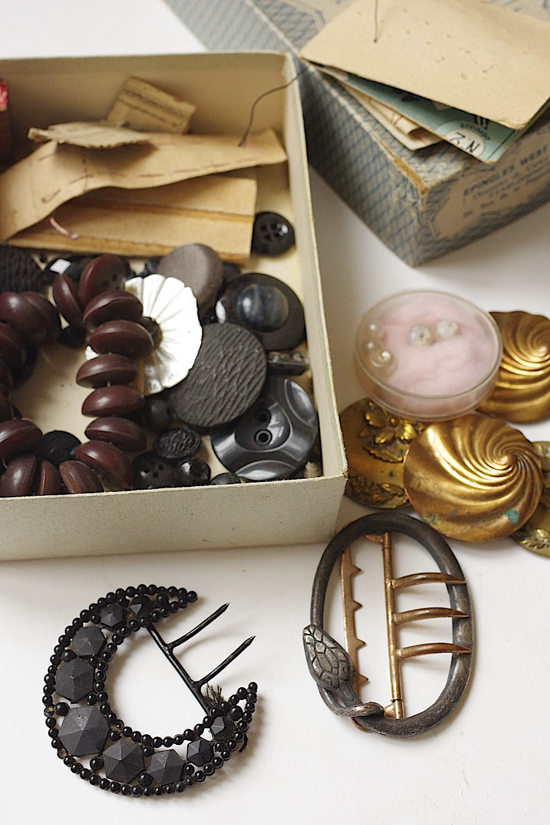 アンティークボタン antique boutton lots6 .FR a l'epoque