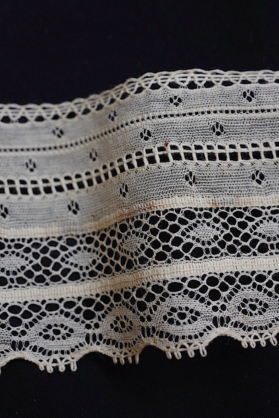 アンティークレース dentelle antique 240cm .FR a l'epoque