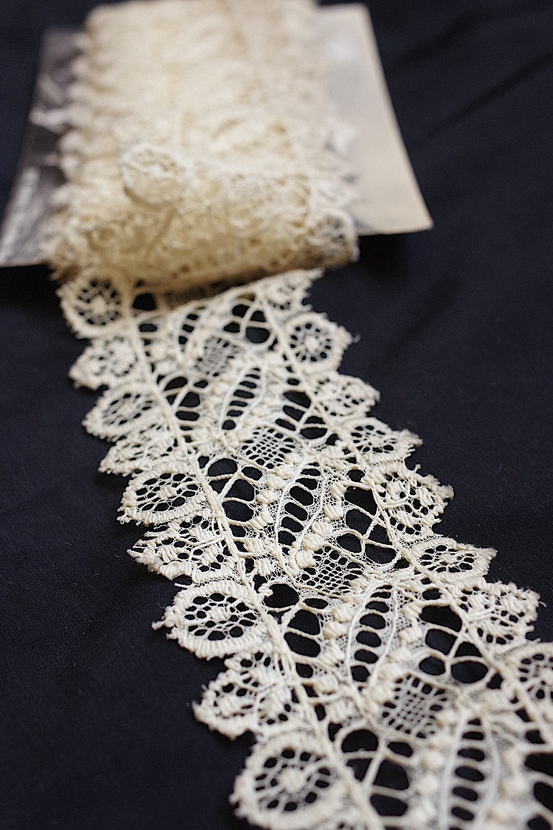 アンティークレース dentelle antique 296cm .FR a l'epoque