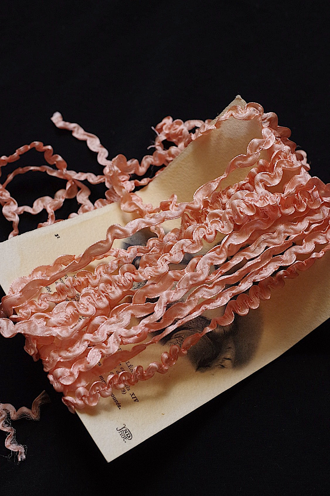 アンティークレース dentelle antique ピンクリボン .FR a l'epoque