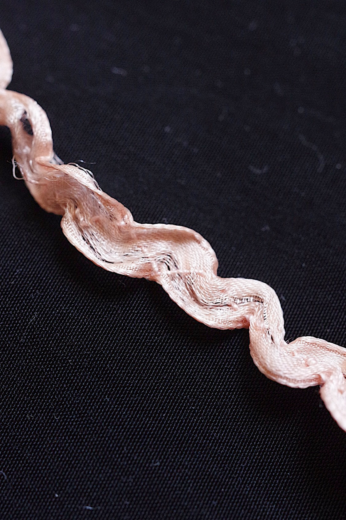 アンティークレース dentelle antique ピンクリボン .FR a l'epoque