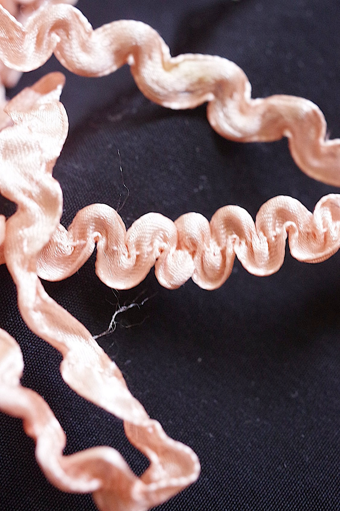 アンティークレース dentelle antique ピンクリボン .FR a l'epoque