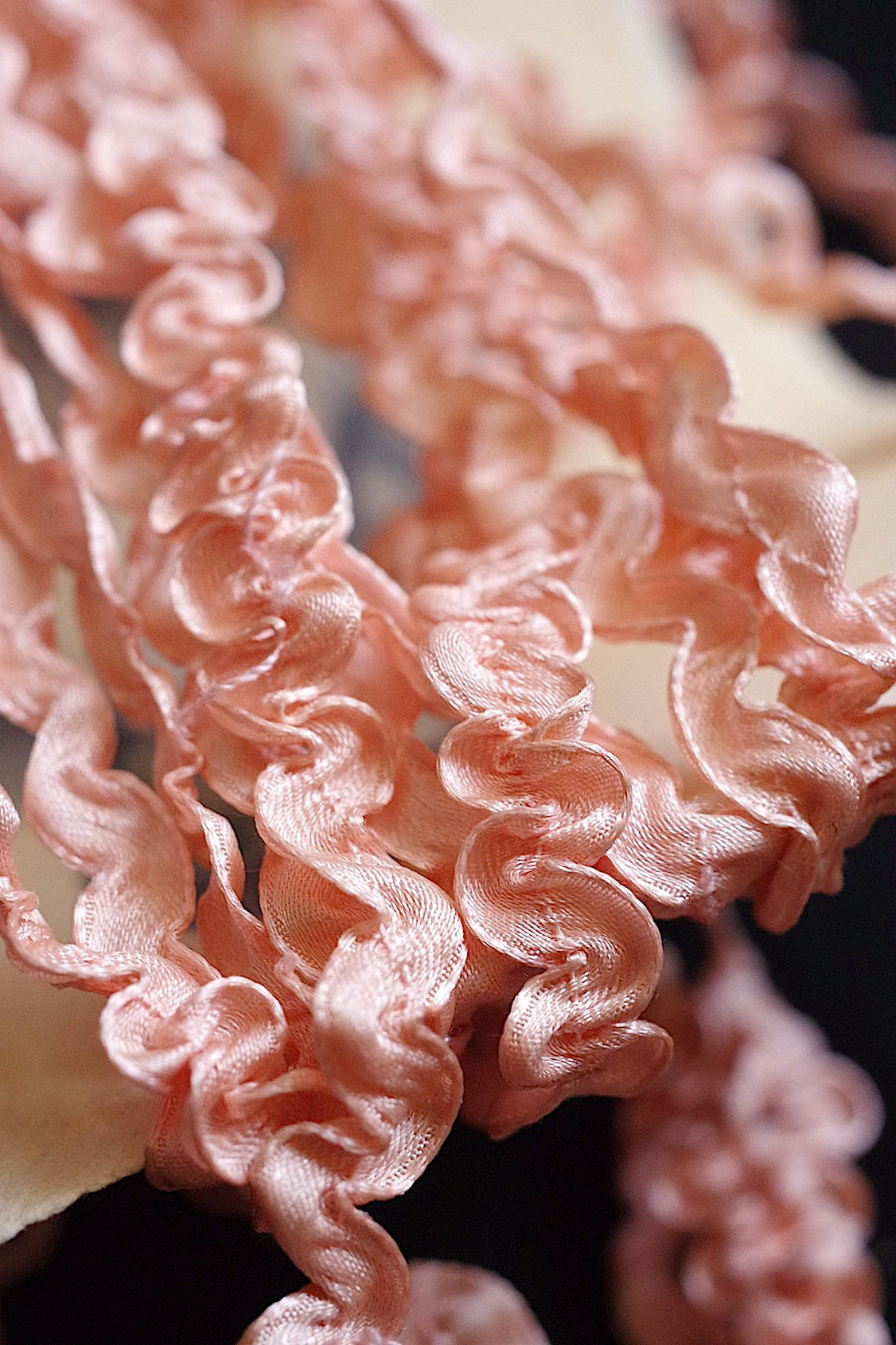 アンティークレース dentelle antique ピンクリボン .FR a l'epoque