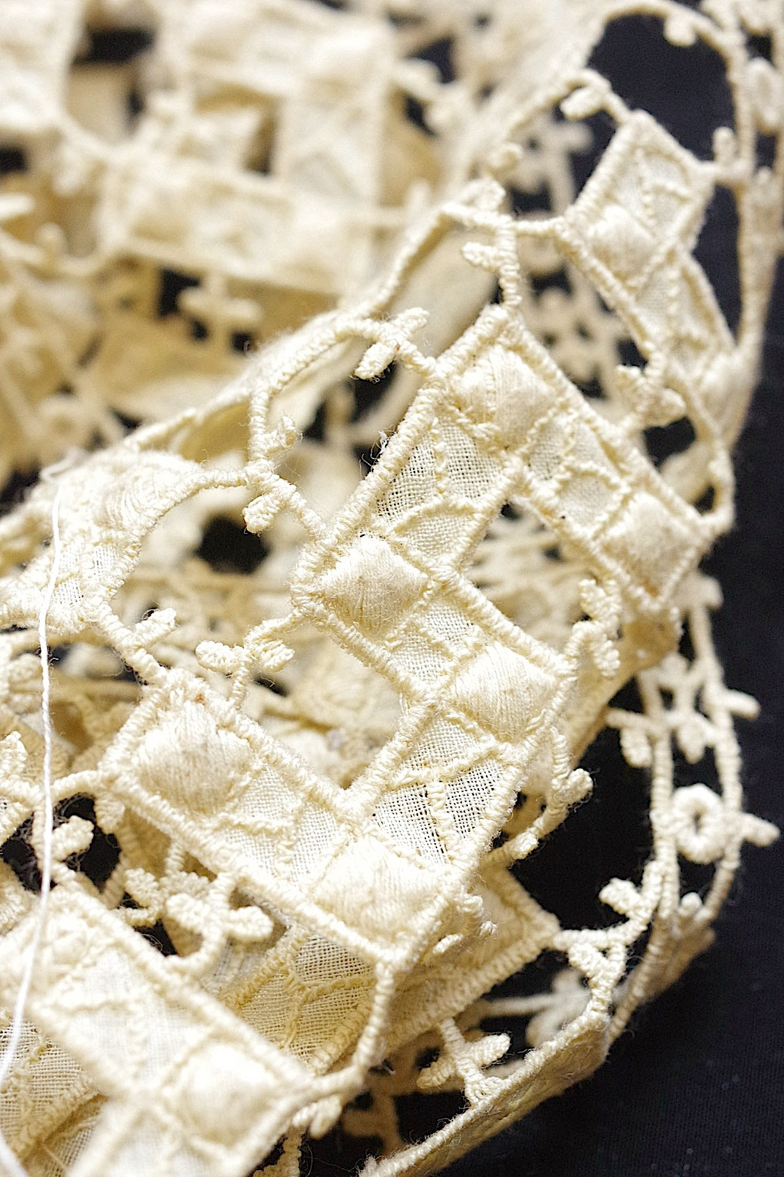 アンティークレース dentelle antique カットワークレース 134cm .FR a l'epoque