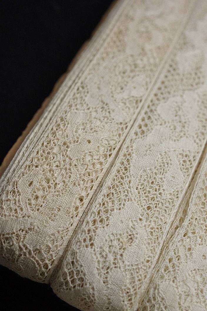 アンティークレース dentelle ancinne .FR a l'epoque